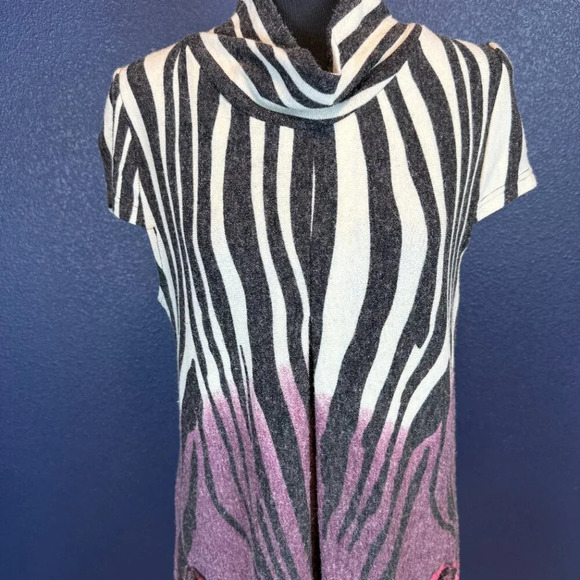 Papillon zebra print to floral print short sleeve sweater dress, size large - Picture 3 of 9